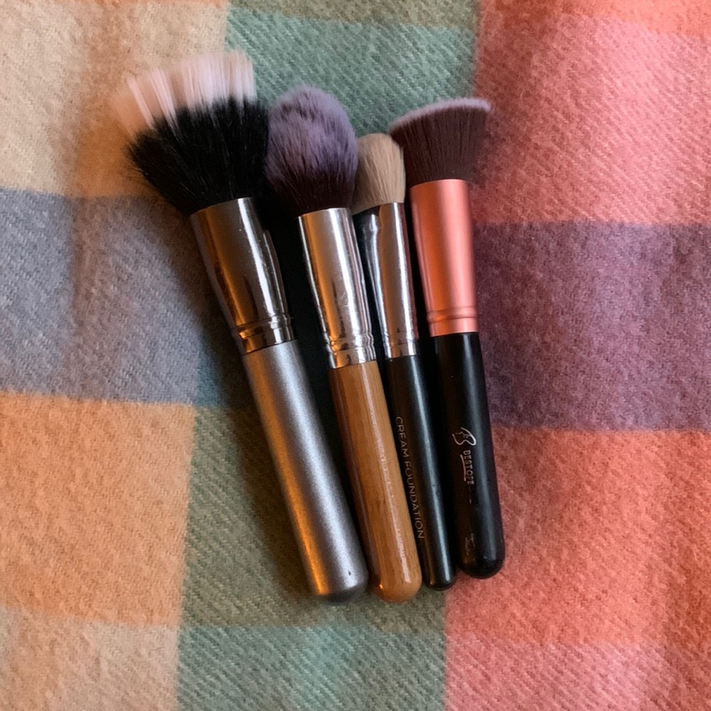 *FREE with purchase* makeup brushes